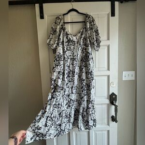 NWT Puff Sleeve Metallic Floral Midi Dress.